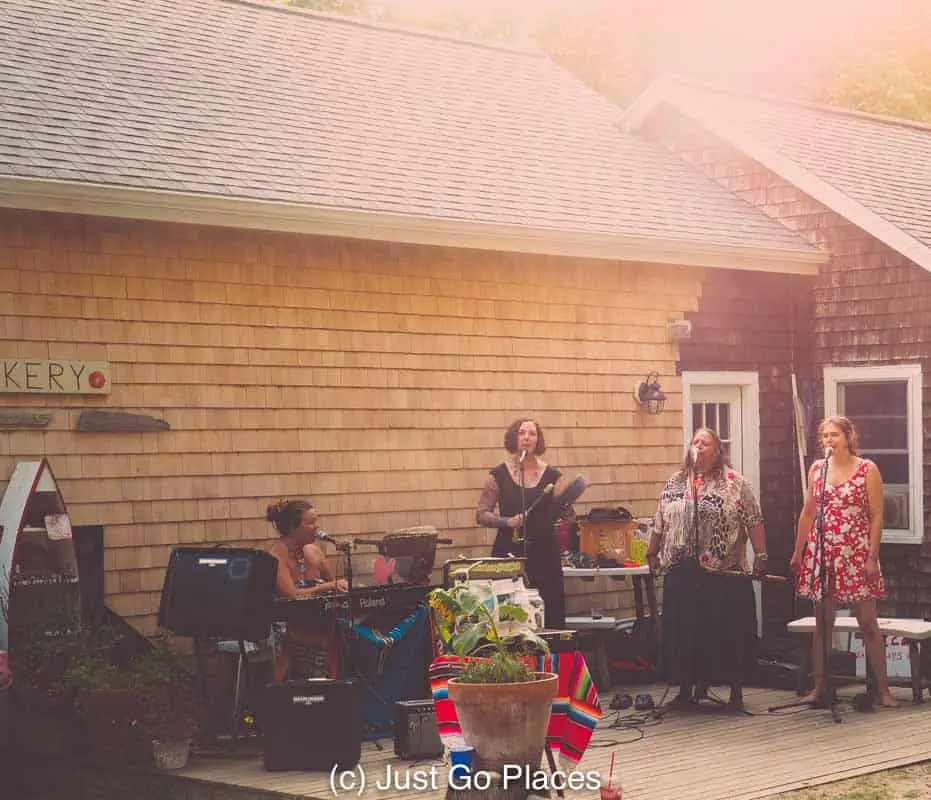potluck pizza and the hippie spirit of Martha’s Vineyard