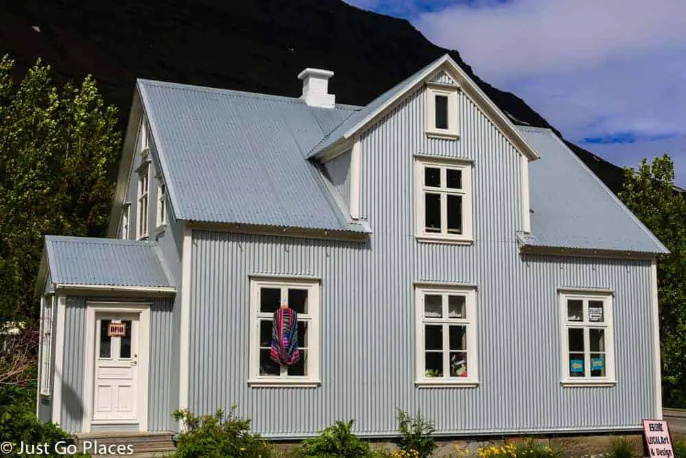 corrugated steel construction in Iceland