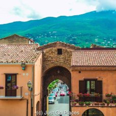 A photo essay of tiny Castelbueno in Sicily