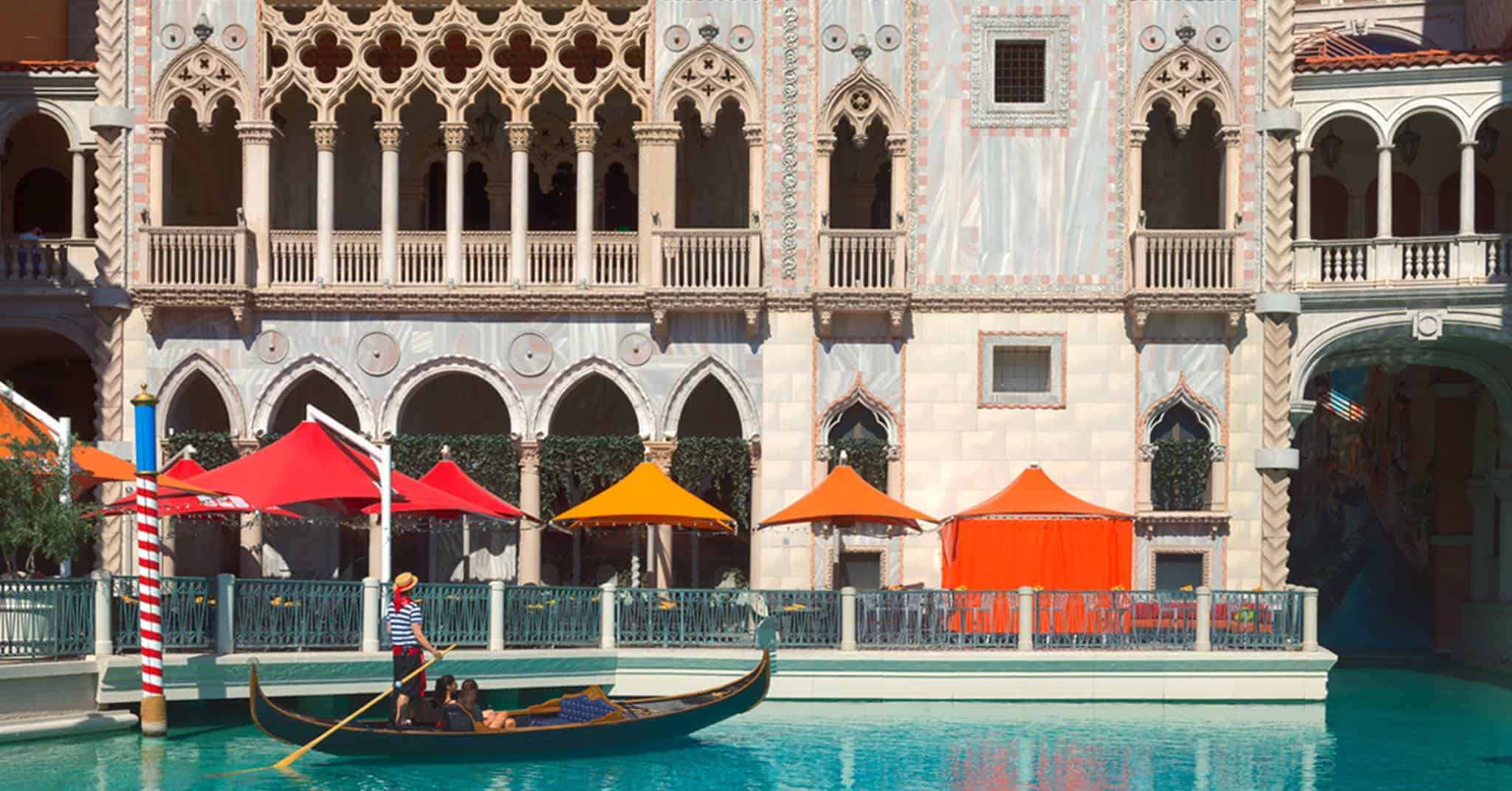Luxe 5 Star Hotels in Las Vegas For Backpacker Hostel Prices