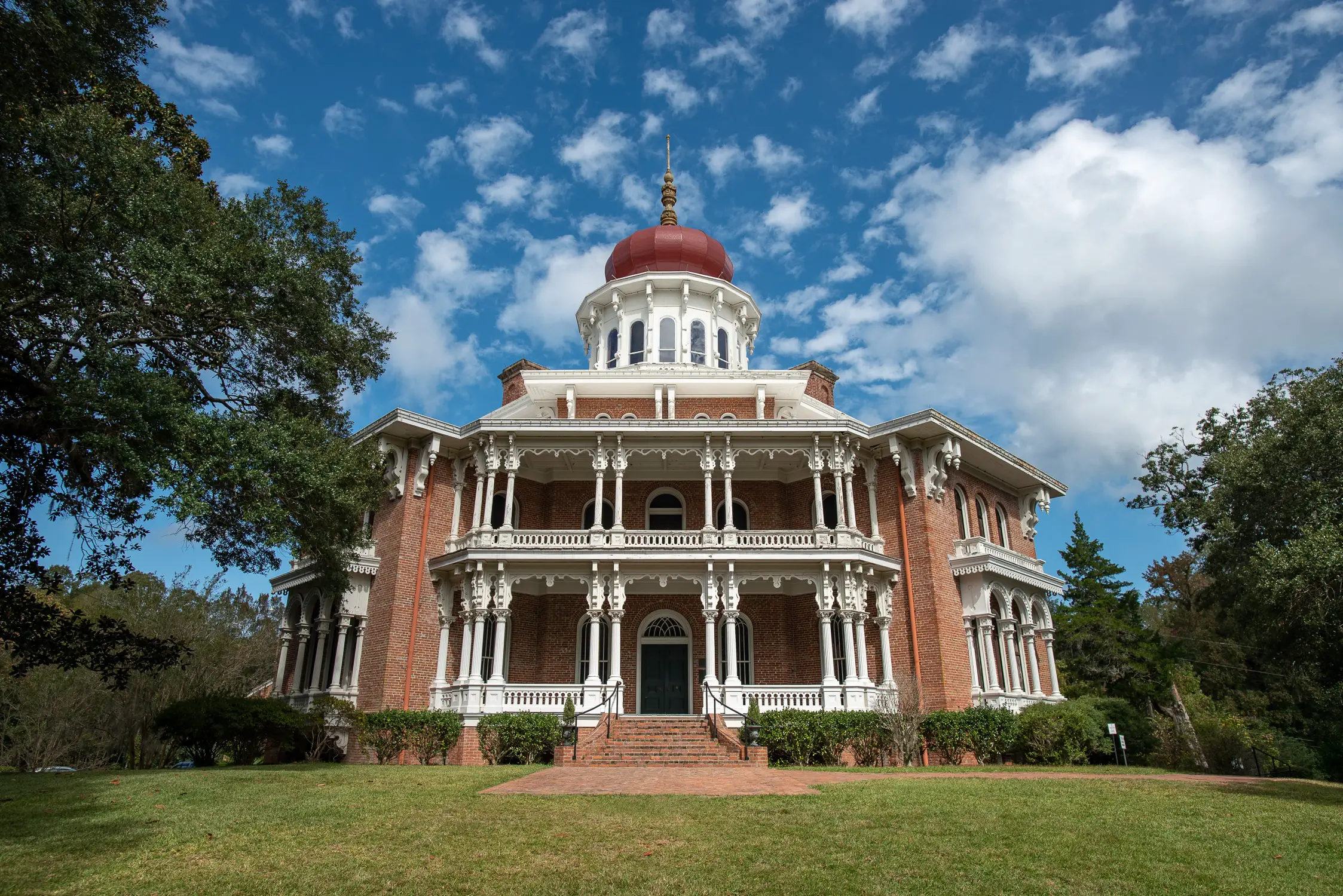 Natchez Mississippi antebellum mansion