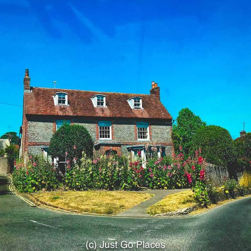 This house in Alfriston is almost impossibly pretty.