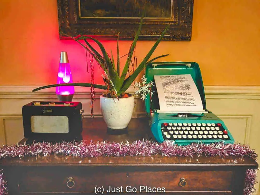 A lava lamp, a radio and a typewriter surrounded by tinsel - groovy retro Christmas decor