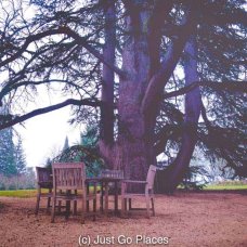 The Chateaux Midi Pyrenees are surrounded by nature.