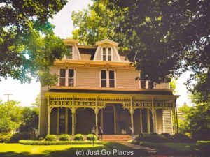 If you are looking for things to do in Decatur AL, take a walk (or drive) through the Old Decatur historic district where you will find beautiful houses like this one.