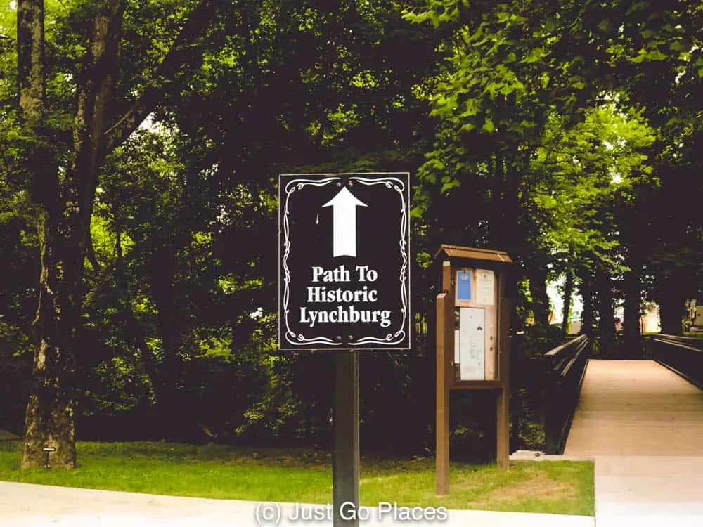 The path to downtown Lynchburg is clearly marked from the Jack Daniels distelleryLynhburg Tennessee