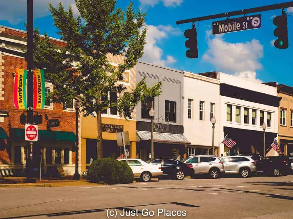 It’s fun to stroll Florence Alabama downtown.