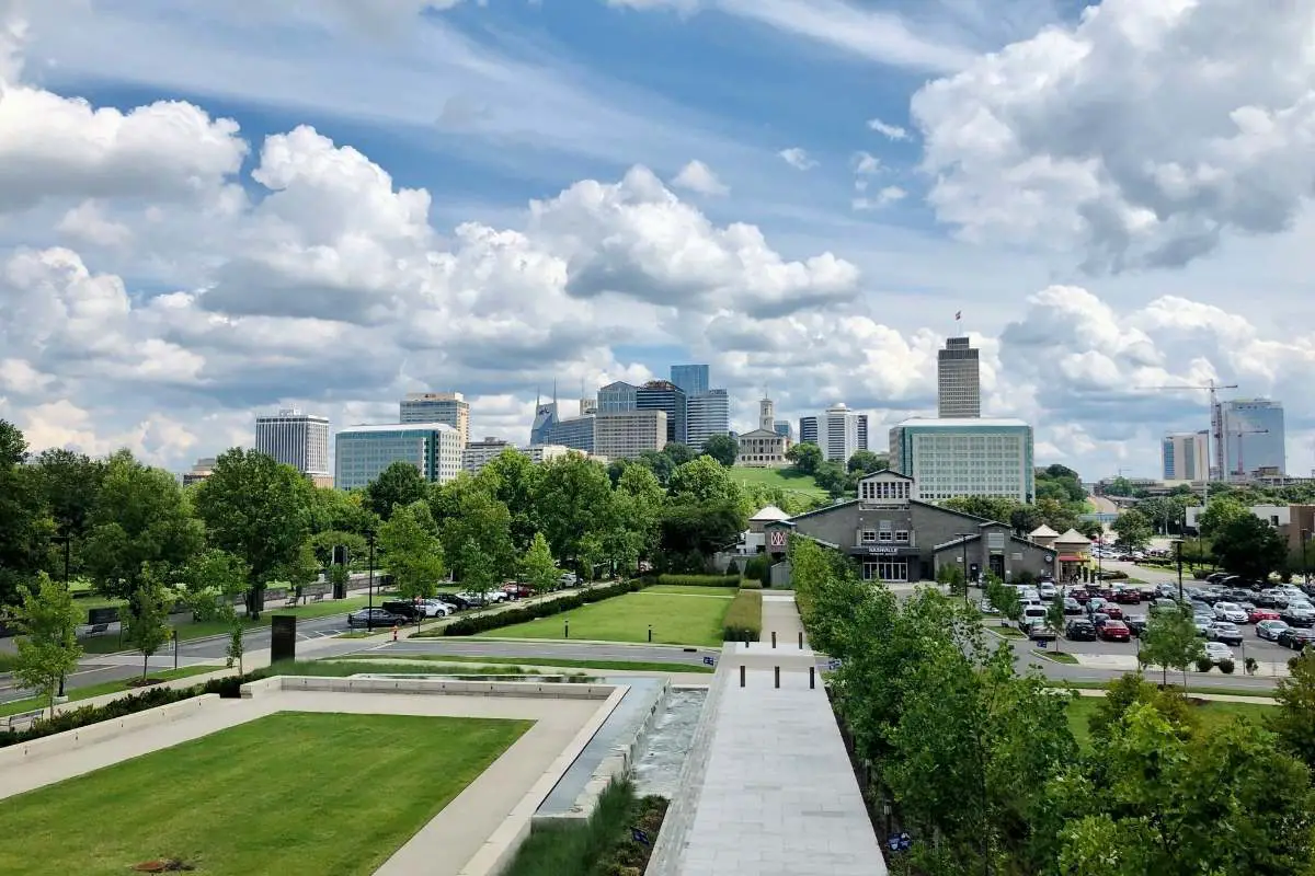 skyline of Nashville Tennessee with a city park in the foreground