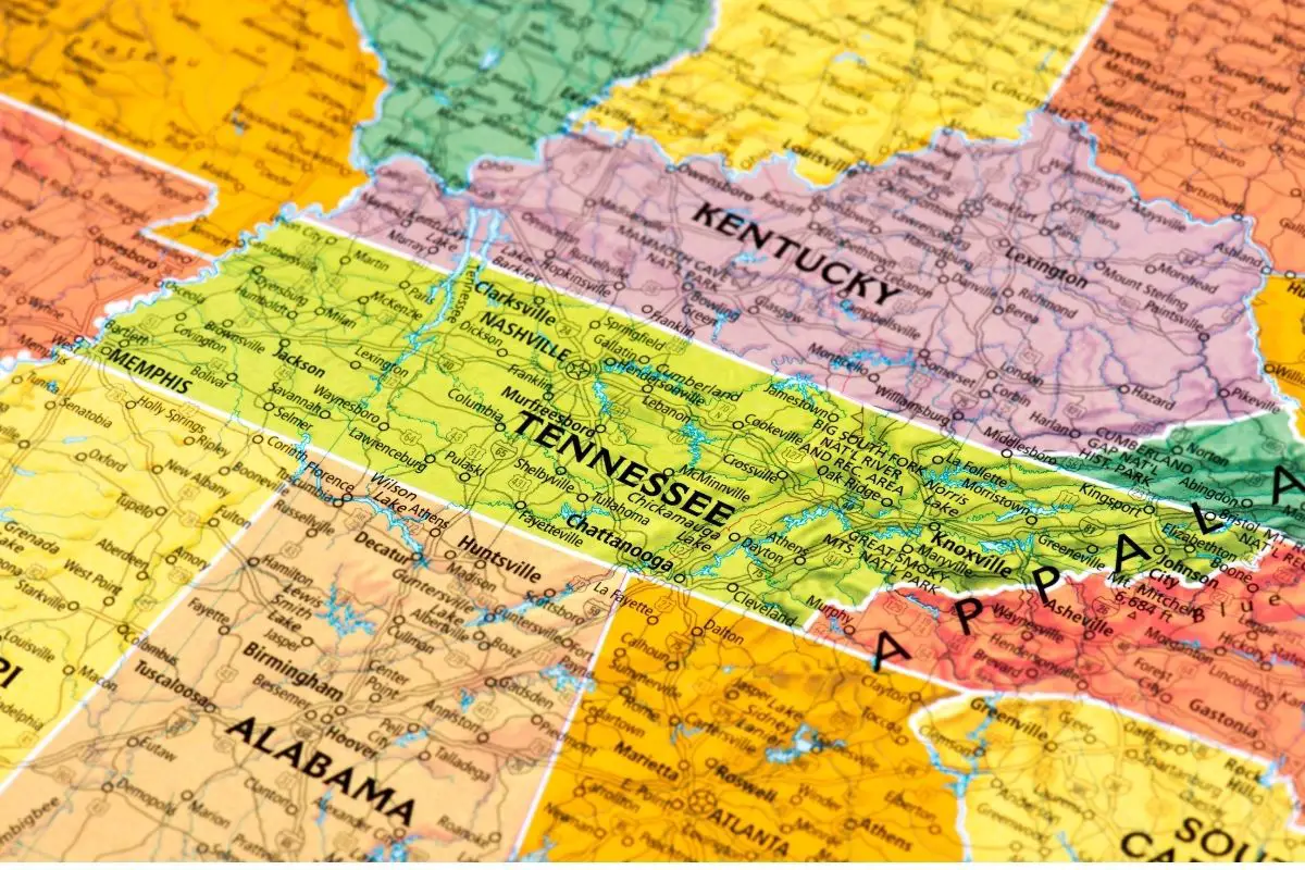 Tennessee map showing its bordering states