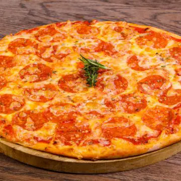 Hot Pepperoni pizza with cheese and tomato