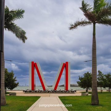 Statute of the letter M made with dominos in Miami