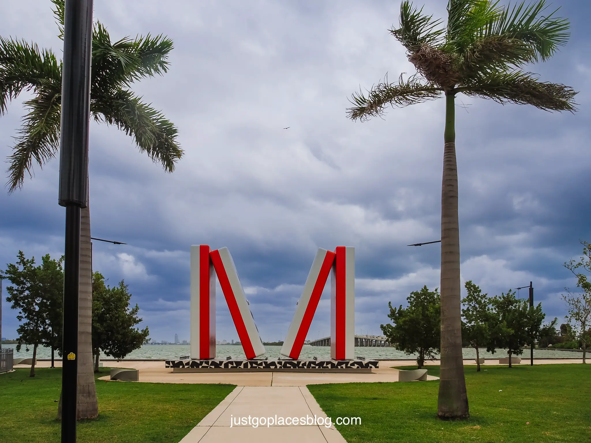Statute of the letter M made with dominos in Miami