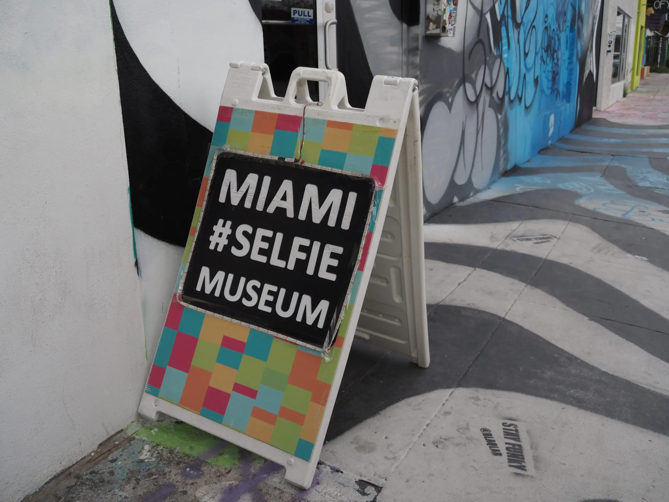 Miami Selfie Museum sign