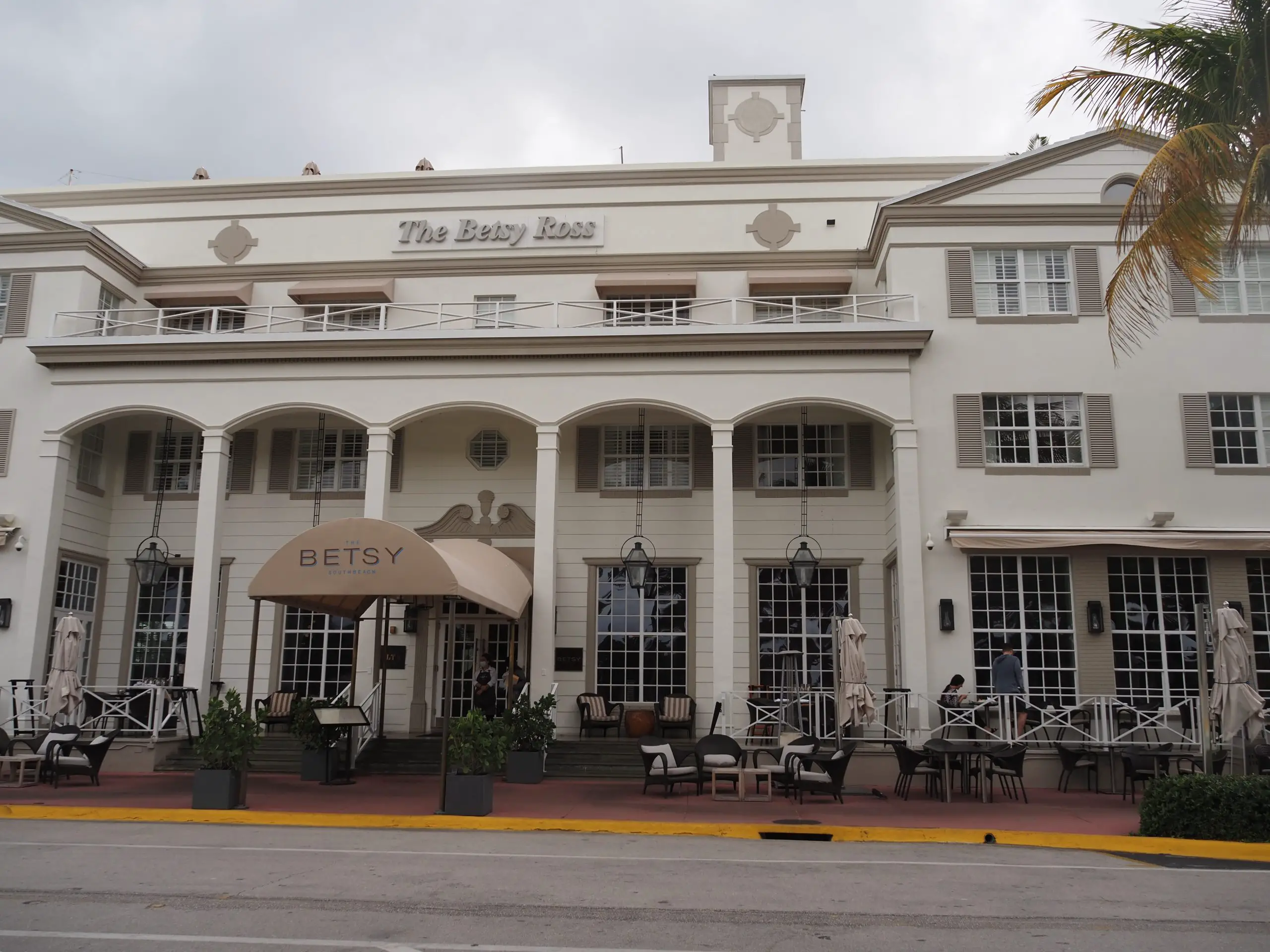 The front of the Betsy Hotel