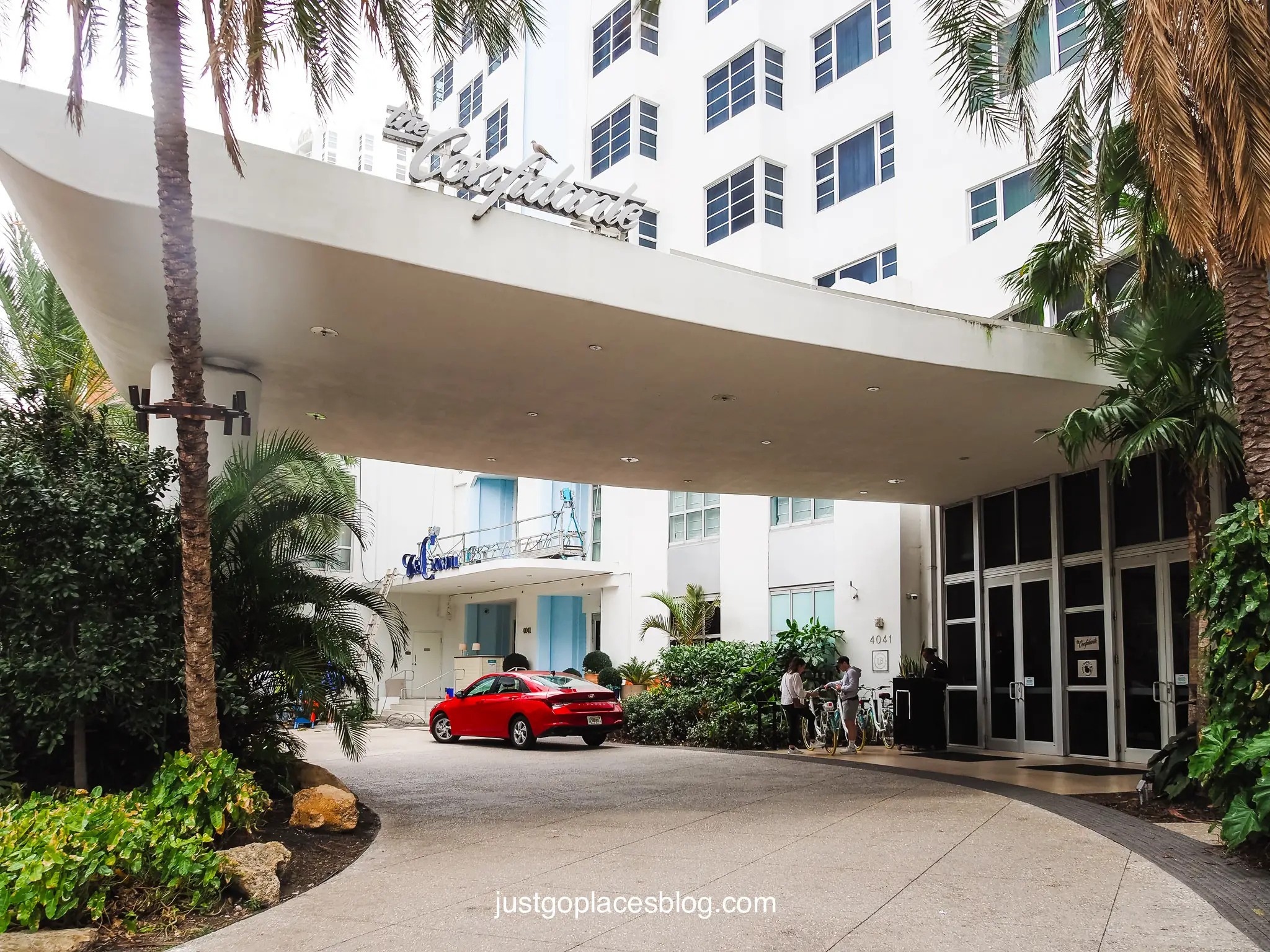 elegant driveway at the Confidante Hotel Miami